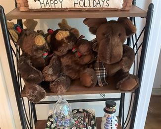 Small shelf; Christmas decorations