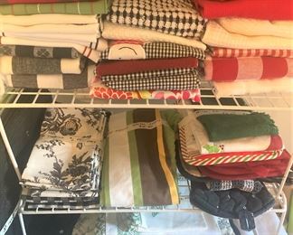 Tea towels; napkins; pot holders