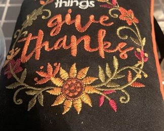 Small pillow - "In all things, give thanks."