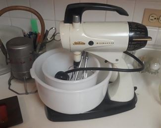 Vintage Sunbeam Mix Master with both bowls , 1960s  and it's a work horse