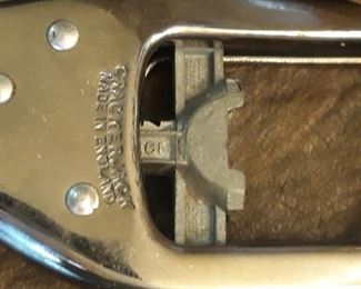 Crackerjack nut cracker