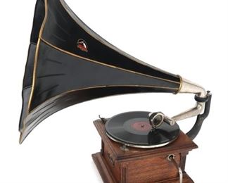 VICTOR TALKING MACHINE PHONOGRAPH WITH HORN