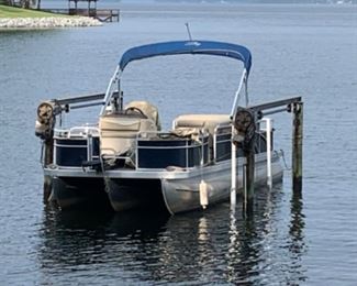 2013 BENNINGTON 22SFX TRITOON 
WITH A 2012 YAMAHA 115 OUTBOARD MOTOR.   (Minimum bid 15,000)  
TRAILER NOT INCLUDED. 