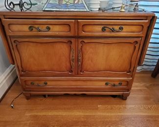 Rolling buffet-sides lift out