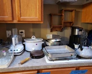 bakeware and small kitchen appliances