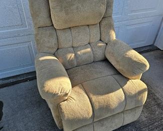 Barely Used Quality Lift Chair!