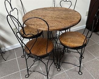 Ice cream table and chairs