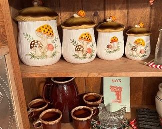 Merry Mushroom Canister set
USA Brown drip pitcher and mugs