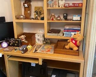 Check out that vintage typewriter! 