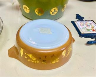 Vintage Zodiac Pyrex! This is a rare piece. It’s a promotional piece. 