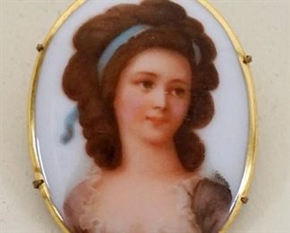 1006	PORCELAIN OVAL BROOCH/PIN W/IMAGE OF YOUNG WOMAN, APPROXIMATELY 2 IN HIGH
