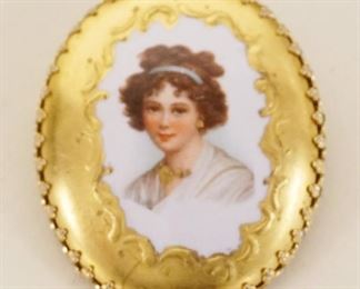 1009	PORCELAIN BROOCH/PIN W/IMAGE OF YOUNG WOMAN, APPROXIMATELY 1 3/4 IN
