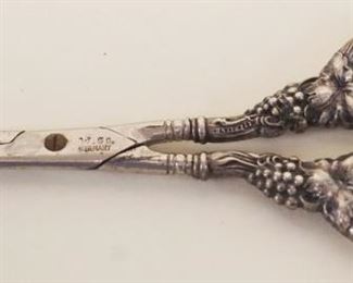 1047	GERMAN STERLING HANDLED GRAPE SHEARS, APPROXIMATELY 6 1/4 IN LONG
