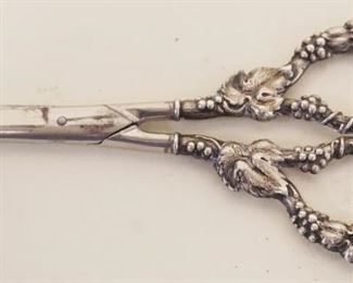 1048	STERLING HANDLED GRAPE SHEARS, APPROXIMATELY 6 1/2 IN LONG

