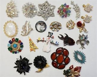 1270	LOT OF COSTUME JEWELRY MOSTLY PINS, AS FOUND
