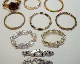 1273	10 COSTUME JEWELRY BRACELETS

