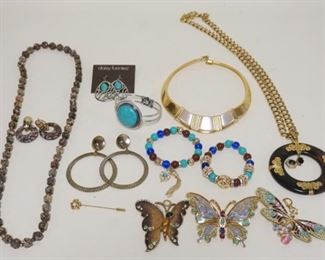 1283	LOT OF COSTUME JEWELRY INCLUDES NECKLACES, EARRINGS, BRACELETS, ETC
