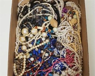 1290	LARGE LOT OF COSTUME JEWELRY NECKLACES, AS FOUND
