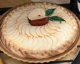 Apple pie plate with lid, made in Portugal