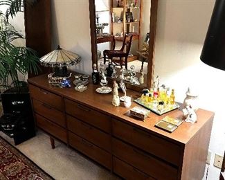 Mid Century 9 drawer dresser with queen headboard… very nice, in great condition!