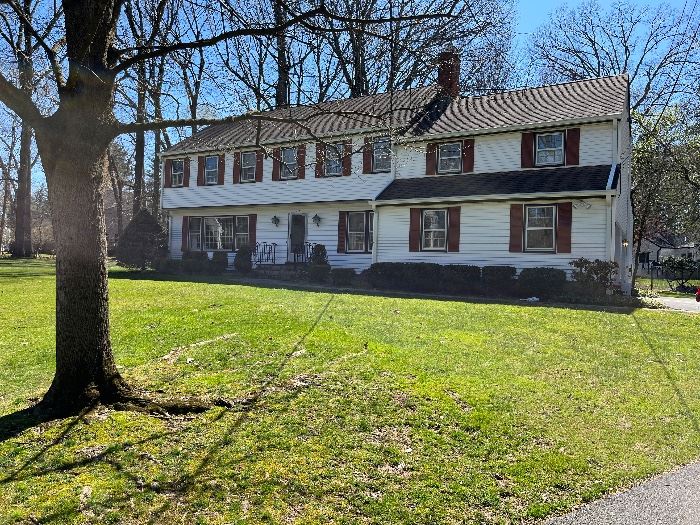 GEM DE LA GEM MOVING SALE IN HAWORTH NEW JERSEY starts on 4/14/2023