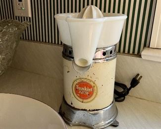 VINTAGE SUNKIST JUICER