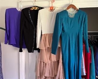 WOMEN'S CLOTHING