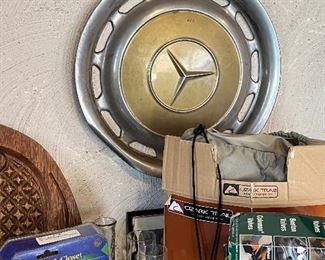 VINTAGE MERCEDES BENZ HUBCAP