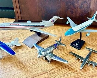 Modern & vinage collectible airplanes, desk models