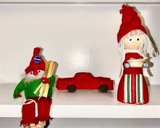 Swedish Christmas dolls , sand car
