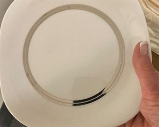 BLOCK LANGENTHAL "TRANSITIONS" 
SWITZERLAND 72 PC SET OF CHINA. SERVICE FOR 12 PLUSE SERVING PIECES DECORATED WITH PLATINUM