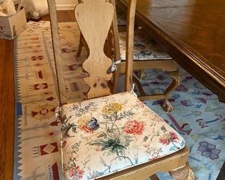 DISTRESSED FRENCH DINING TABLE WITH 1 LEAF AND ALL PADS
8 CHAIRS(2 ARM 6 ARMLESS) CHAIRS