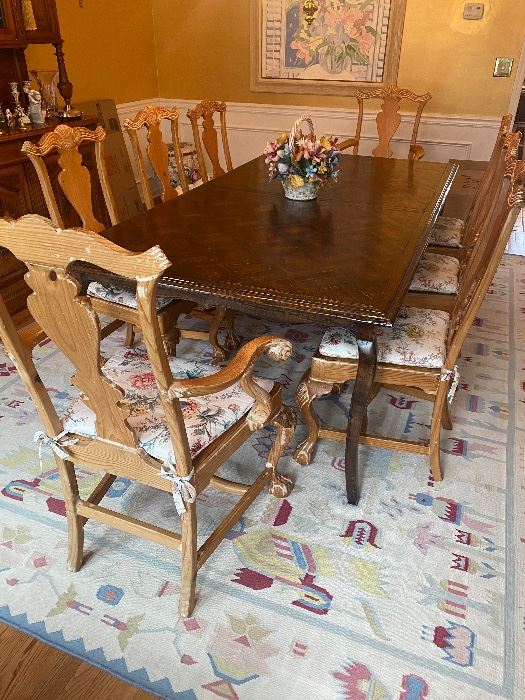 DISTRESSED FRENCH DINING TABLE WITH 1 LEAF AND ALL PADS
8 CHAIRS(2 ARM 6 ARMLESS) CHAIRS