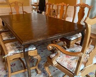 DISTRESSED FRENCH DINING TABLE WITH 1 LEAF AND ALL PADS
8 CHAIRS(2 ARM 6 ARMLESS) CHAIRS