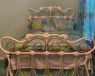 ANTIQUE PORCELAIN FULL BED