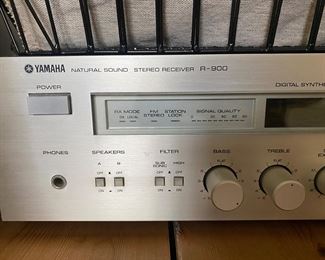 YAMAHA RECEIVER  R-900