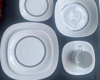 BLOCK LANGENTHAL "TRANSITIONS" 
SWITZERLAND 72 PC SET OF CHINA. SERVICE FOR 12 PLUSE SERVING PIECES DECORATED WITH PLATINUM