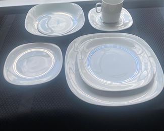 BLOCK LANGENTHAL "TRANSITIONS" 
SWITZERLAND 72 PC SET OF CHINA. SERVICE FOR 12 PLUSE SERVING PIECES DECORATED WITH PLATINUM