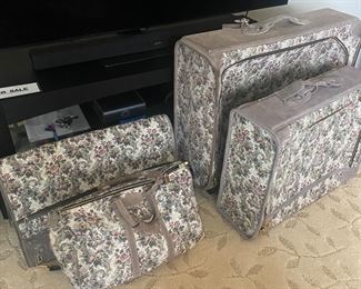 4 PC SETOF SUITCASES FROM "THE FRENCH LUGGAGE COMPANY" GREAT QUALITY AND CONDITION!