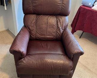 Lazy Boy leather recliner(mint)