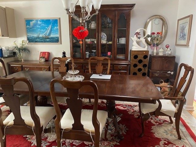 High End Thomasville Queen Ann dining table
