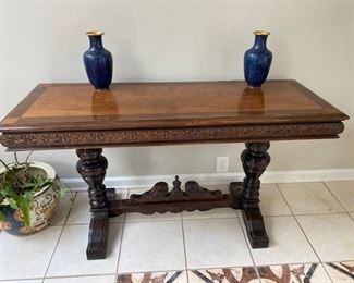 Pedestal high end table