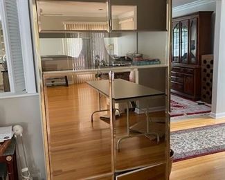 Mirrow display cabinet