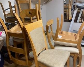 Contemporary dining chair