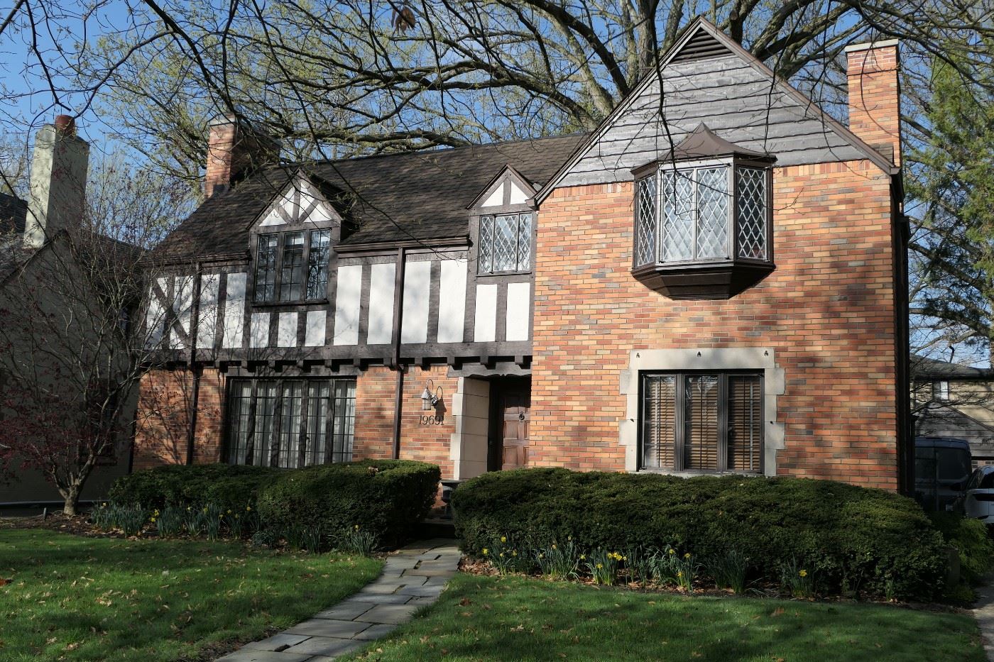 AMAZING ESTATE SALE IN STUNNING SHERWOOD... starts on 4/28/2023