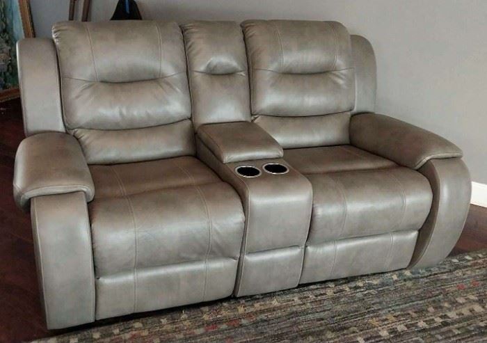 "Five Notch & Greenbriar" in North Augusta, SC Starts Closing Tue 4/11 8pm. Pickup: Thu 4/13 2-6pm. Please click here to see more photos, descriptions, and current bids:&nbsp;https://ctbids.com/estate-sale/20880