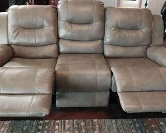 "Five Notch & Greenbriar" in North Augusta, SC Starts Closing Tue 4/11 8pm. Pickup: Thu 4/13 2-6pm. Please click here to see more photos, descriptions, and current bids:&nbsp;https://ctbids.com/estate-sale/20880