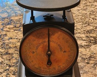 Vintage Universal Family Scale
