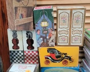 VINTAGE AVON BOTTLES IN BOXES