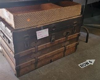 VINTAGE TRUNK W/TRAY INSERT